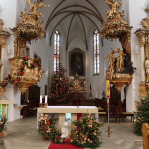 Úklid vánoční výzdoby v kostele sv. Václava